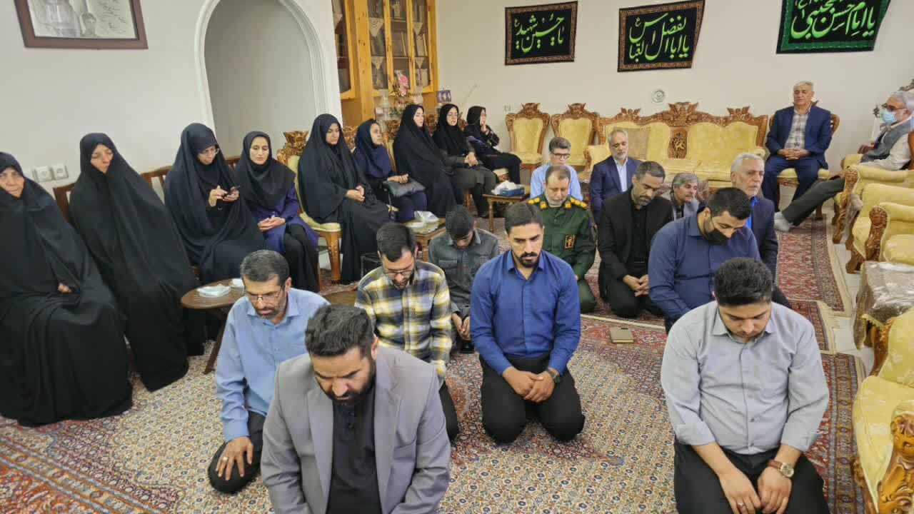 دیدار خبرنگاران بیرجندی با خانواده شهید فرهادی