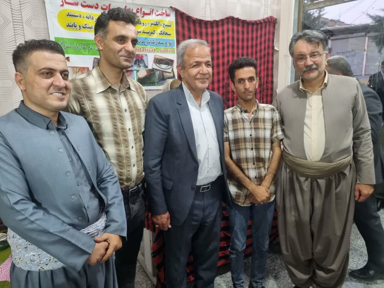 برپایی نمایشگاه صنایع دستی حرفهآموزان مرکز پویا در بانه