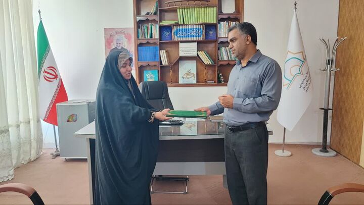 تجلیل مدیر ستاد هماهنگی کانون‌های مساجد جنوب کرمان از خبرنگار خبرگزاری شبستان