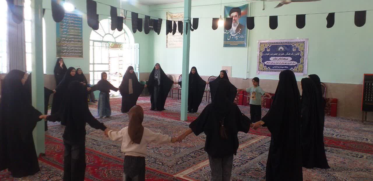 وقتی قرآن با قصه و بازی به دل کودکان مسجدی دلونظر می‌نشیند