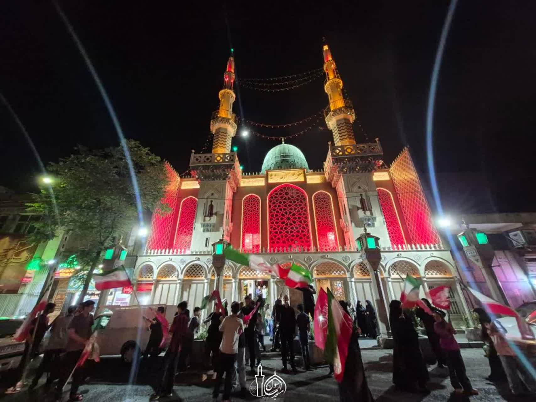مسجدی که حال و هوای مسجد النبی(ص) را به شرق تهران آورده است