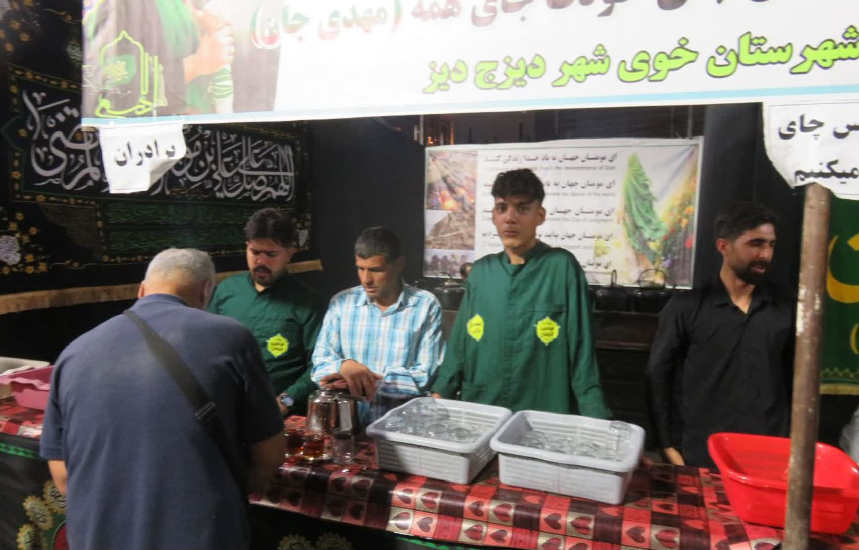 از دیزجدیز تا مشهد؛ جوانان خوی، سفرهدار زائران امام رضا (ع)