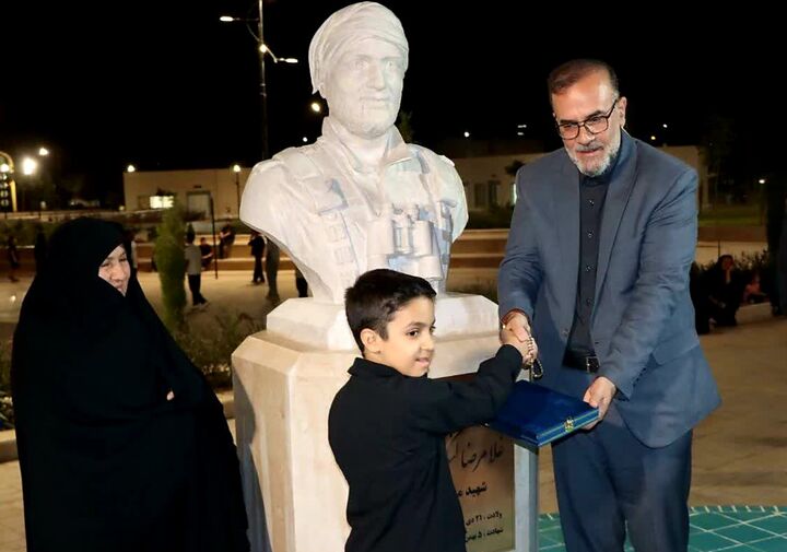 رونمایی از سردیس شهید «غلامرضا لنگری‌زاده» در کرمان همزمان با ایام بزرگداشت شهدای مدافع حرم
