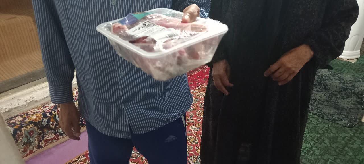 توزیع ۱۰۰ بسته گوشت بین نیازمندان در شهرستان دورود