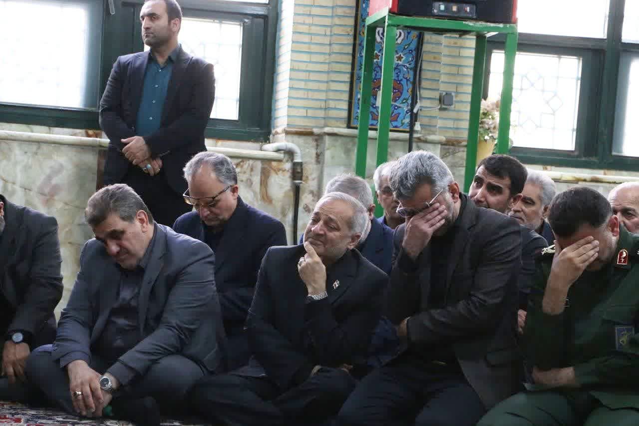 ادای احترام وزیر آموزش و پرورش به مقام شامخ شهدا در سمنان