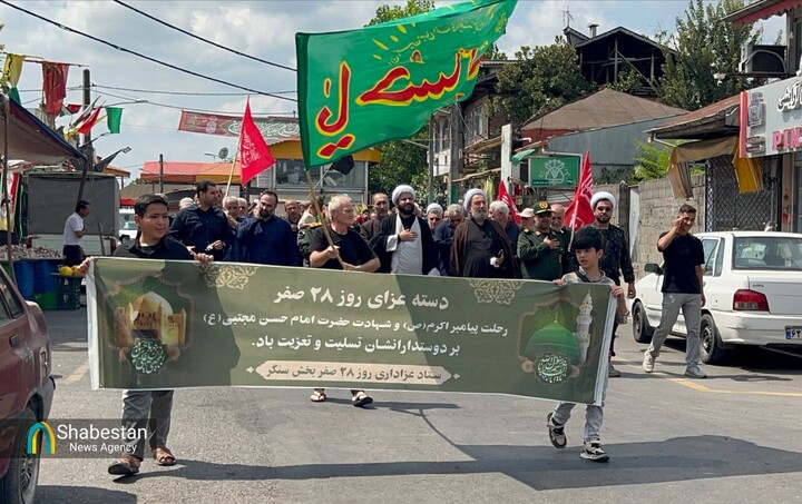 آسمان سنگر در سوگ دو خورشید / دسته عزاداری از حوزه مقاومت تا مزار شهدا برپا شد