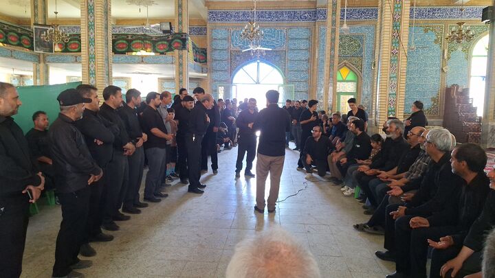 کاروان غم در روستای تاریخی انجدان به حرکت درآمد؛ سوگواره رحلت پیامبر(ص) و شهادت امام حسن(ع)