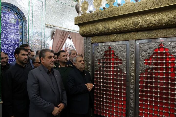 ادای احترام وزیر آموزش و پرورش به مقام شامخ شهدا در سمنان