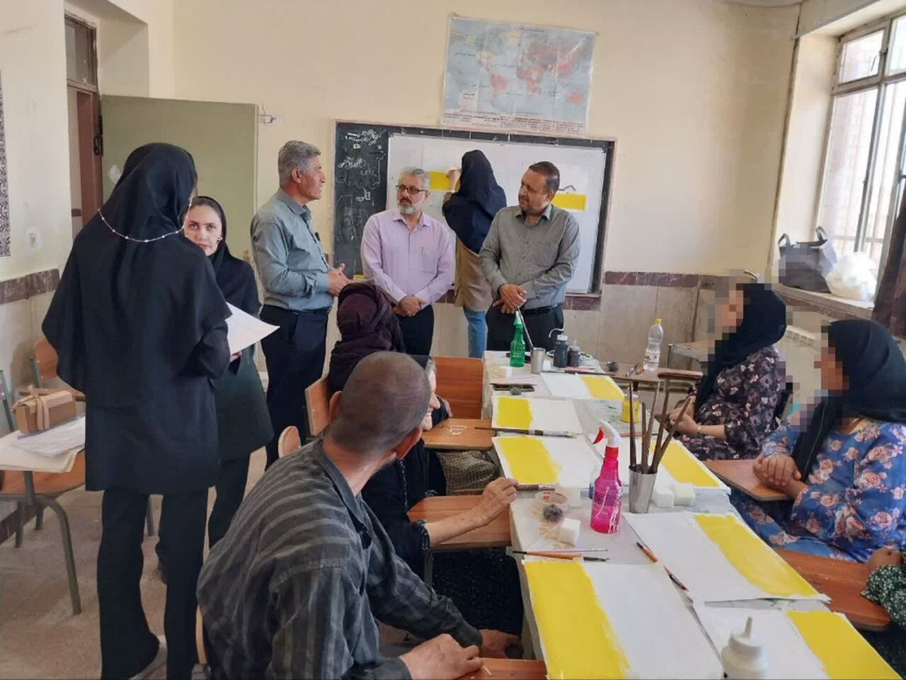 راهاندازی پایگاه هنر در روستای خاندانقلی؛ گامی برای کشف استعدادهای پنهان معلولان بیجار