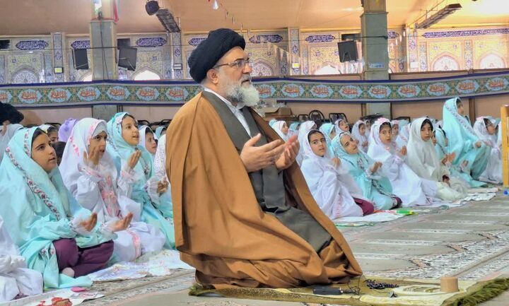 اقامه نماز جمعه یاسوج به امامت آیت الله حسینی