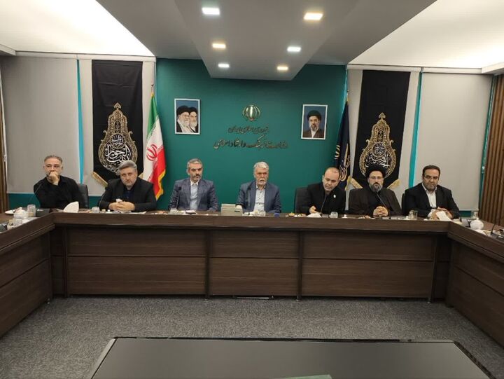 دیدار جمعی از فعالان فرهنگی و هنری شهرستان سراب با وزیر فرهنگ