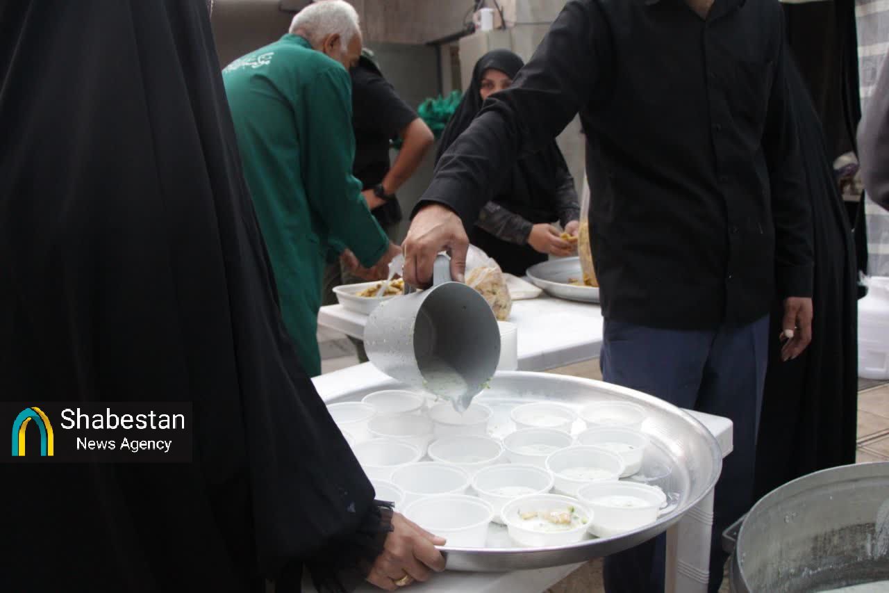 آش کرمانی، نان حضرتی، ناهار تبرکی؛ تدارک گسترده خادمان کرمانی برای زوار امام رئوف