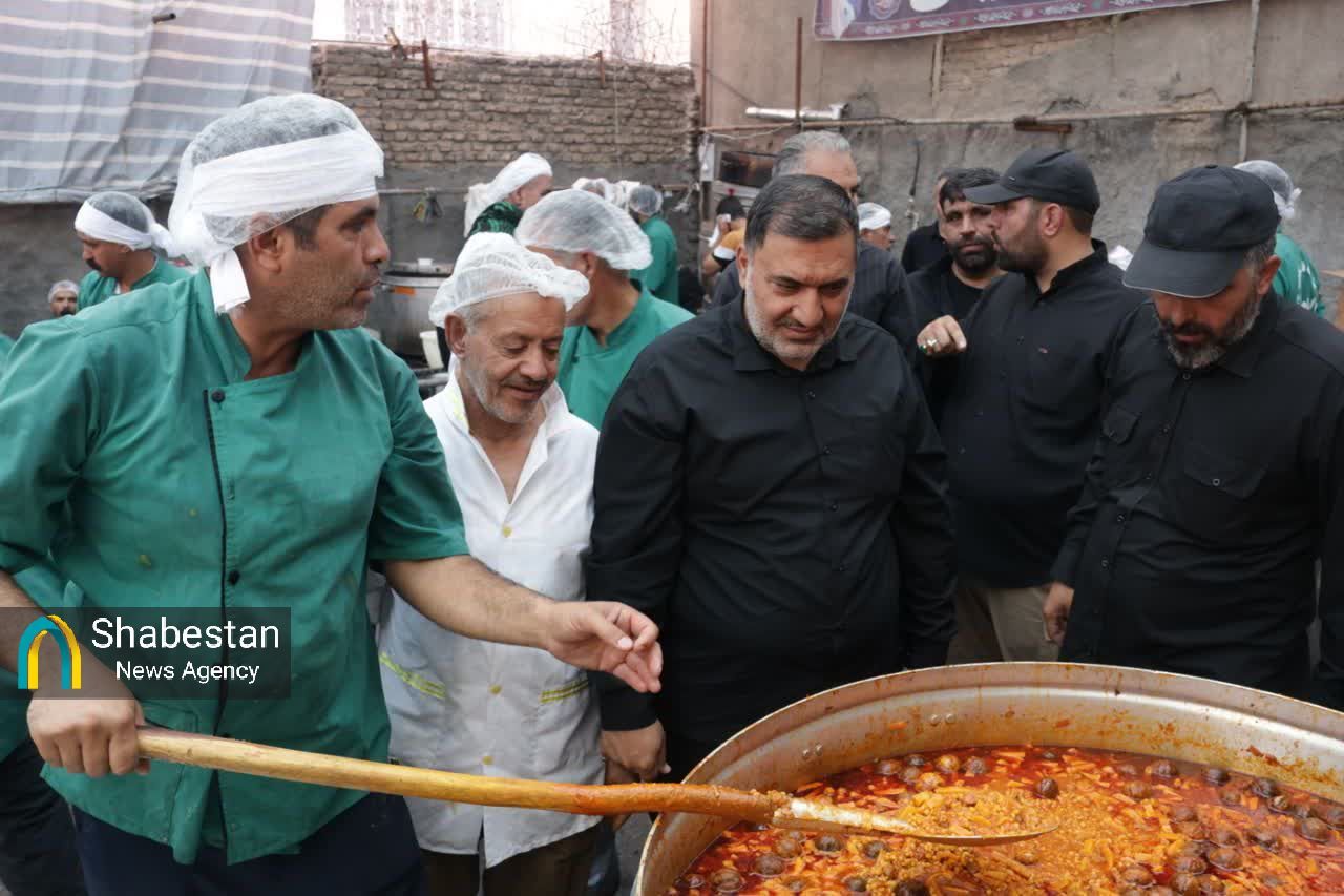 آش کرمانی، نان حضرتی، ناهار تبرکی؛ تدارک گسترده خادمان کرمانی برای زوار امام رئوف