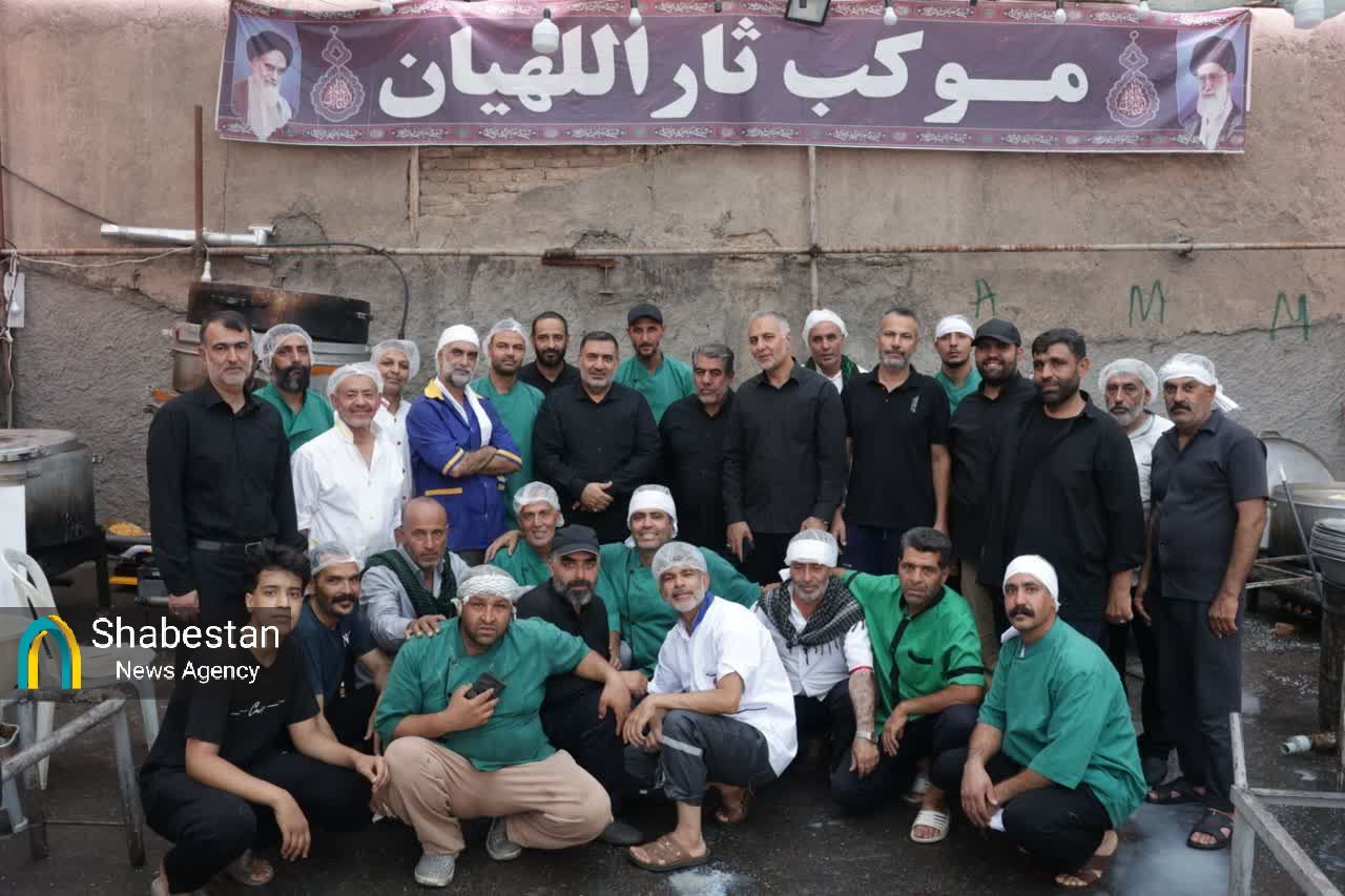آش کرمانی، نان حضرتی، ناهار تبرکی؛ تدارک گسترده خادمان کرمانی برای زوار امام رئوف