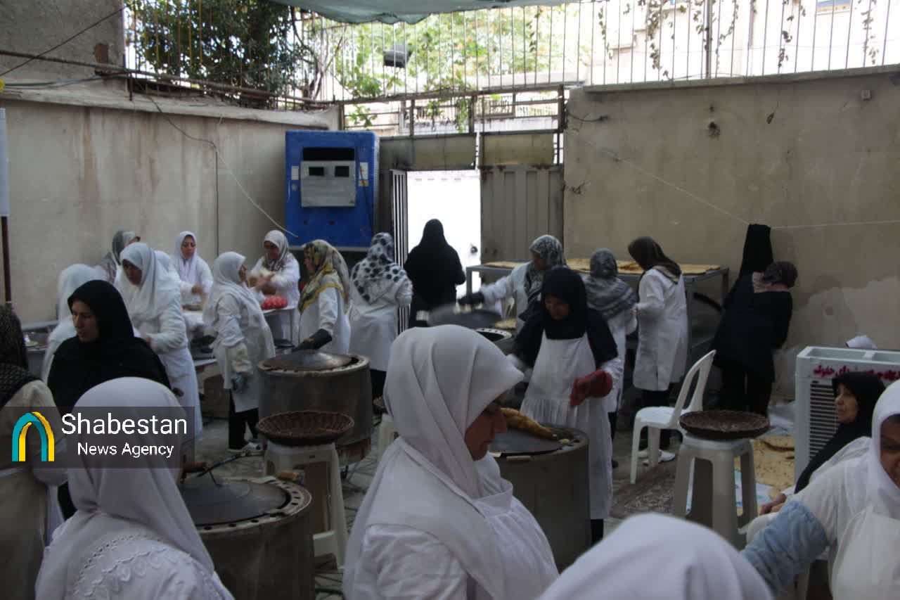 آش کرمانی، نان حضرتی، ناهار تبرکی؛ تدارک گسترده خادمان کرمانی برای زوار امام رئوف