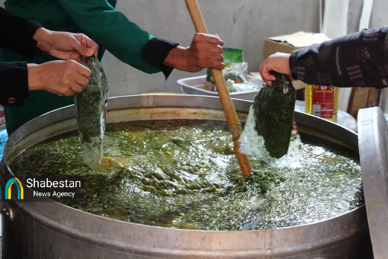 آش کرمانی، نان حضرتی، ناهار تبرکی؛ تدارک گسترده خادمان کرمانی برای زوار امام رئوف