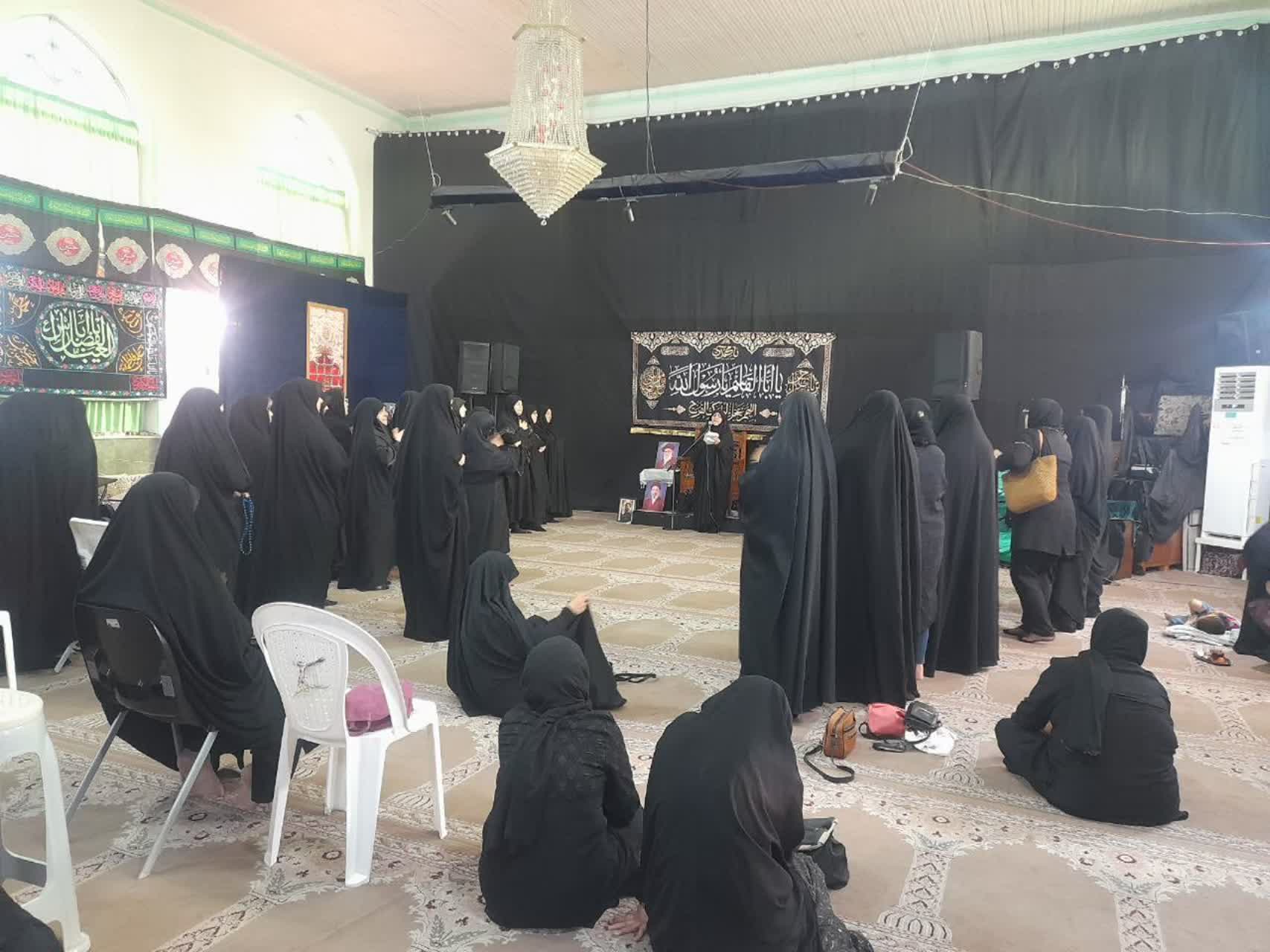بانوان از بلاگرهای اینستاگرامی الگو نگیرند / هویت زن مسلمان را از عترت بیاموزید