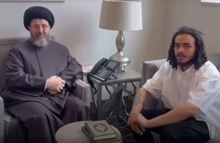 جوان آمریکایی با قرائت شهادتین شیعه شد