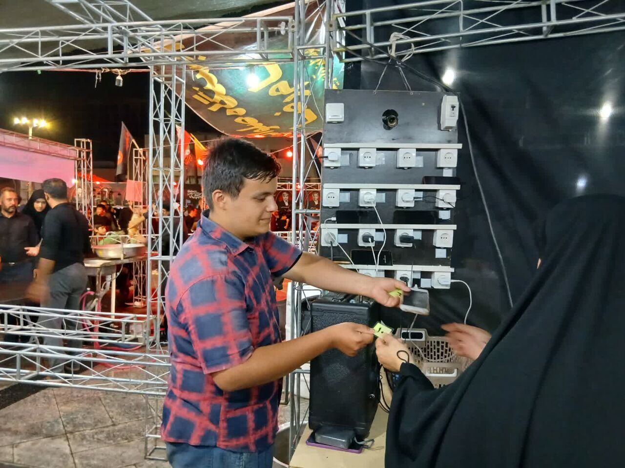 خدمت ۱۲۳ خادمیار و یاور آران و بیدگلی به زائران رضوی در مشهد