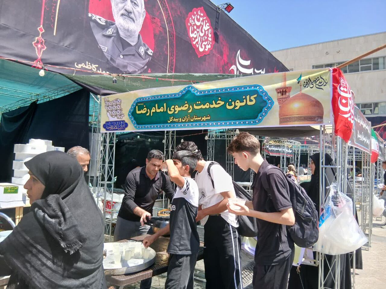 خدمت ۱۲۳ خادمیار و یاور آران و بیدگلی به زائران رضوی در مشهد