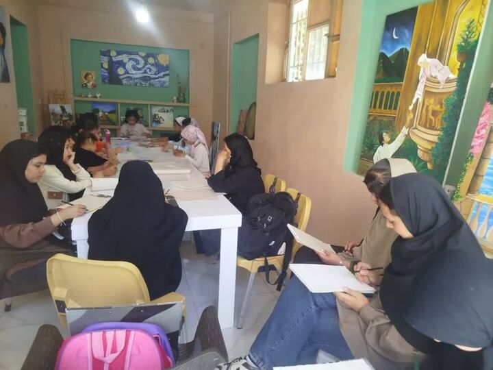 کارگاه آموزش نقاشی برای «بچه‌های مسجد» در قروه برگزار شد
