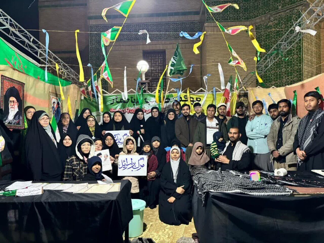 توزیع کتاب در موکب فرهنگی هنری کانون «ذاریات»
