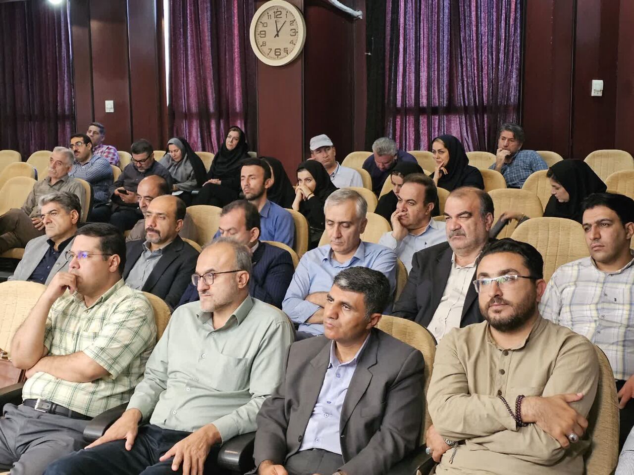 نماز؛ پناهی برای عبور از بحرانهای زندگی و راهی برای بازگشت آرامش به جامعه