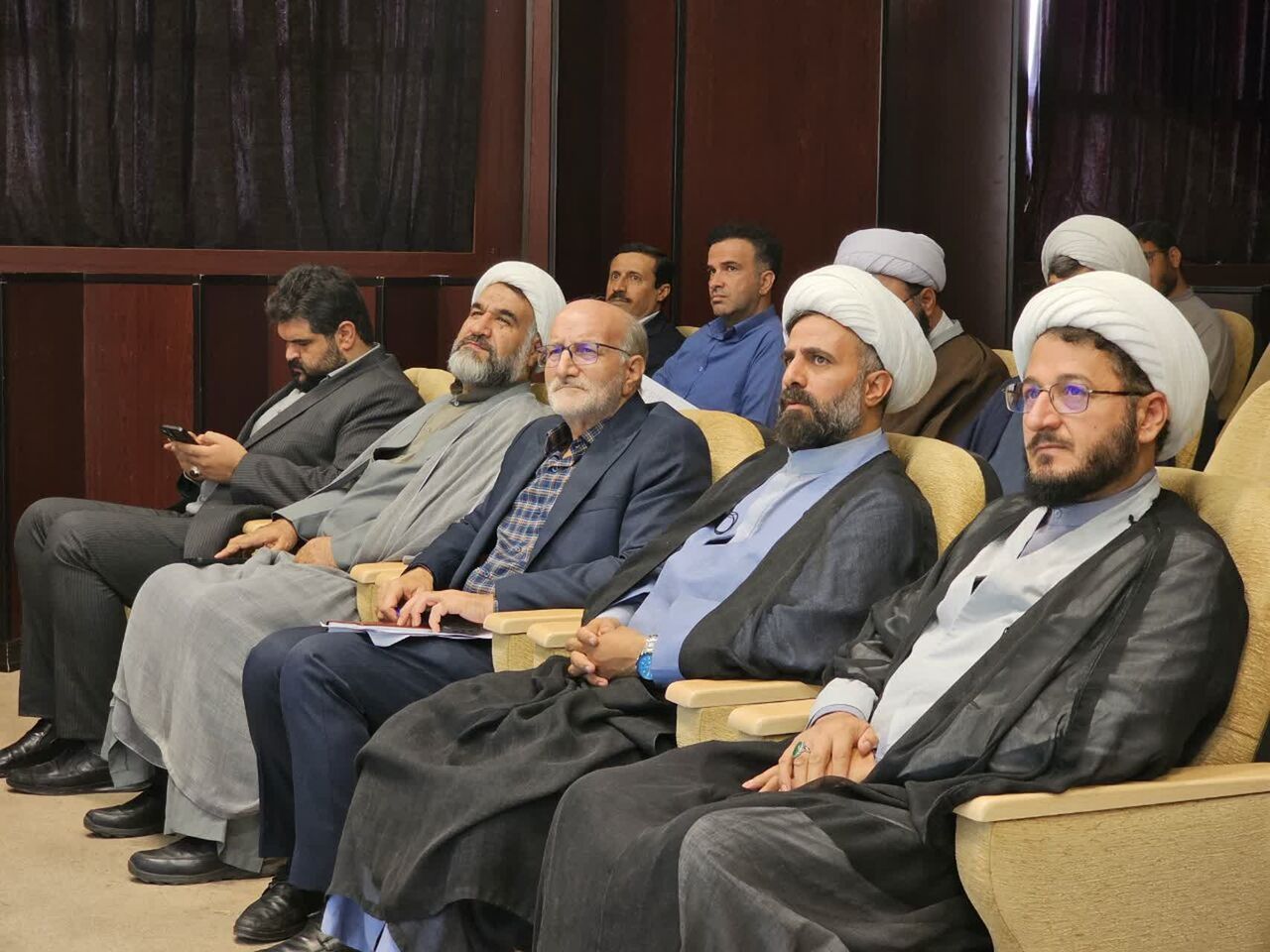 نماز؛ پناهی برای عبور از بحران‌های زندگی و راهی برای بازگشت آرامش به جامعه