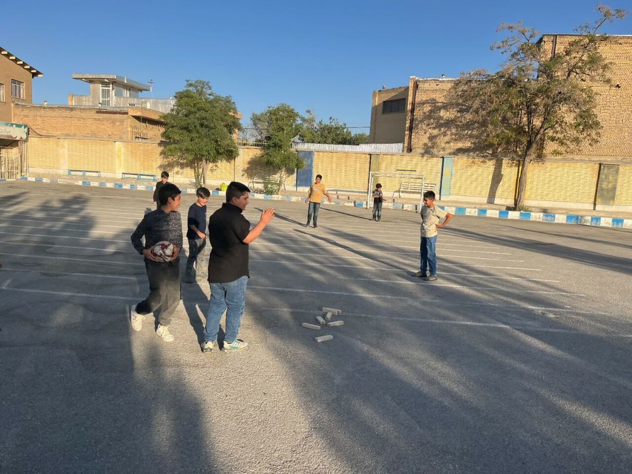 از آوای قرآن تا هیجان بازی هفت‌سنگ؛ یک روز خاطره‌ساز در مسجد فاطمه‌الزهرا(س) بروجن