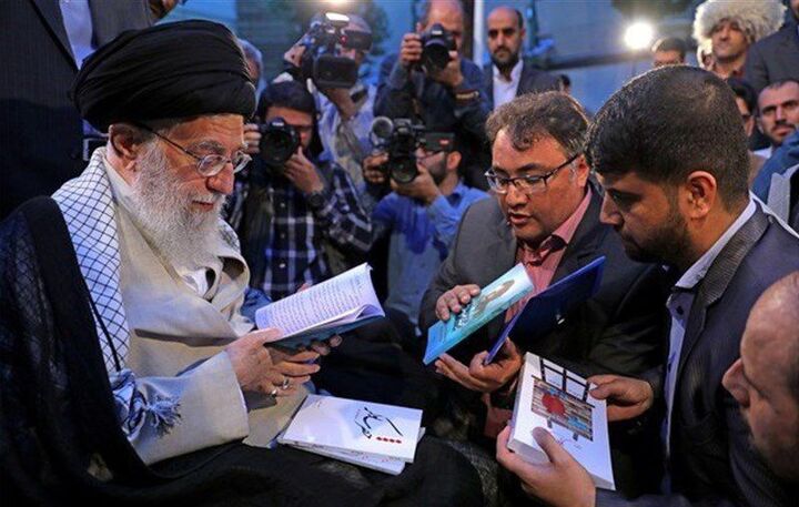 شاعر عراقی: شهید آیت‌الله خامنه‌ای در  پیوند فرهنگ معاصر با میراث دینی پیوند  موفق بود