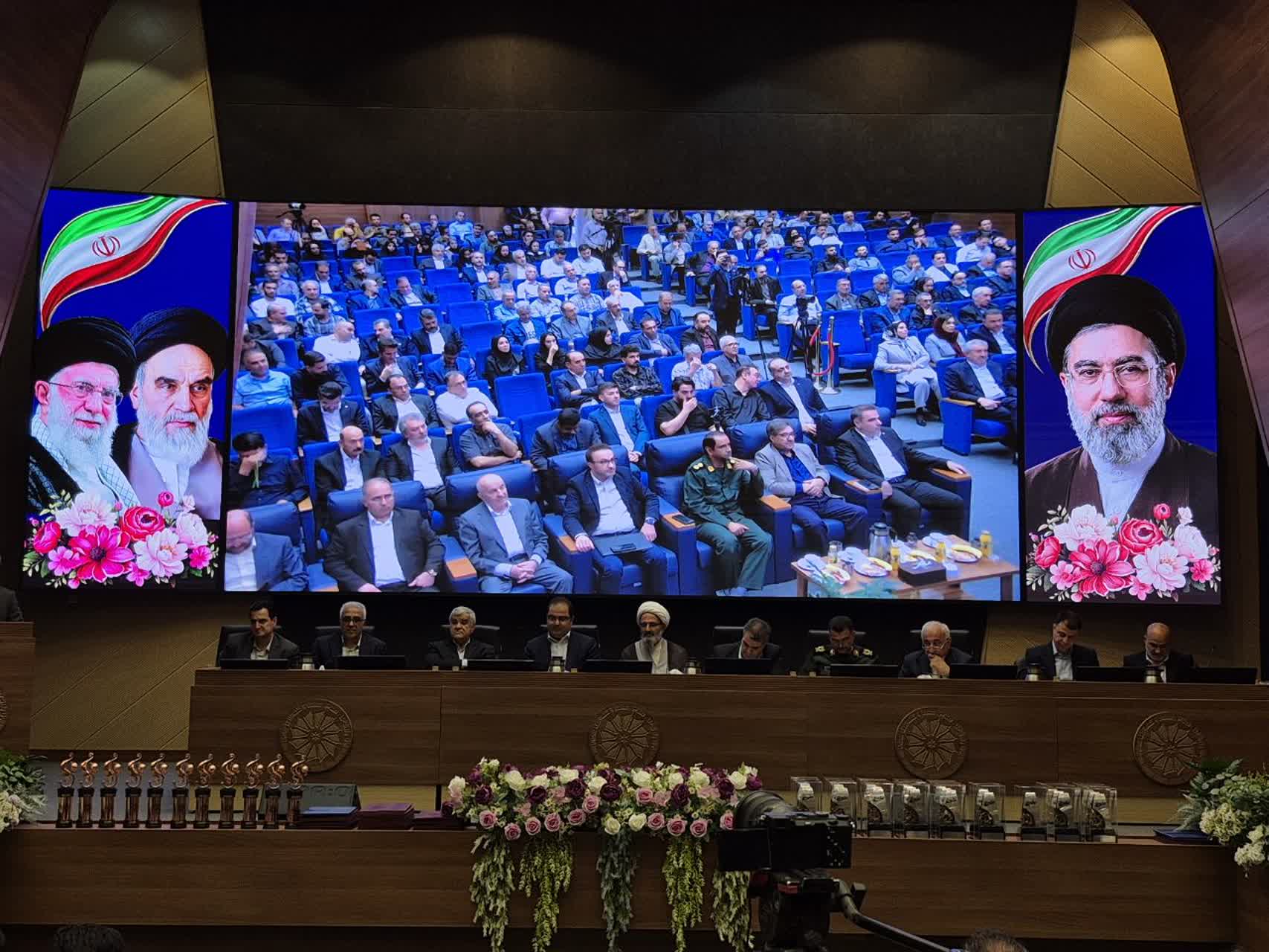 صنعتگران، معدن‌کاران و صادرکنندگان برگزیده استان سمنان تجلیل شدند