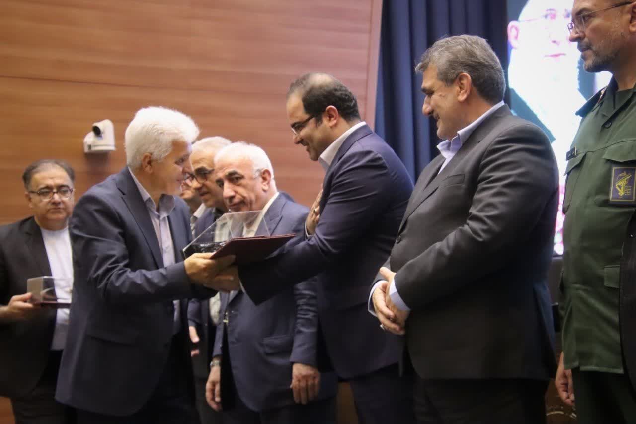 رفع موانع تولید و صیانت از سرمایه‌گذاری و اشتغال با استفاده از همه ظرفیت‌ها پیگیری می‌شود