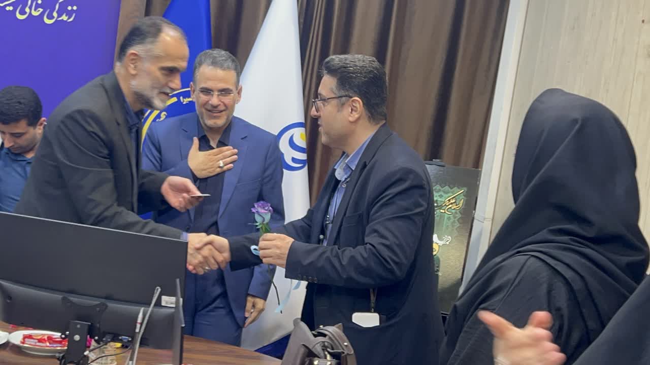 یک نشست متفاوت با خبرنگاران حامی/ضرورت کمک رسانه‌ها برای انتقال حس شیرین انفاق در بین مردم