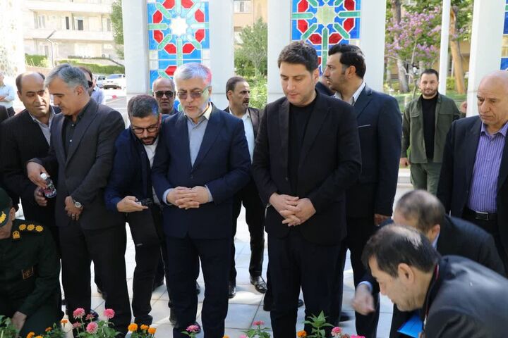 غبارروبی مزار شهدای گمنام استانداری کردستان با حضور وزیر ورزش و استاندار