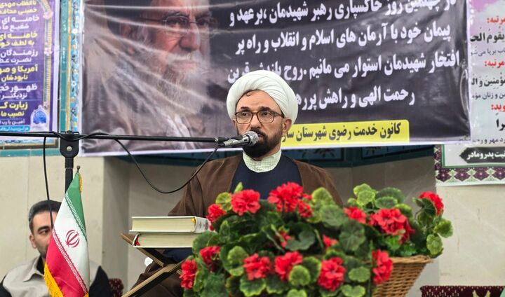 مسجد باید سنگر بیداری، وحدت و خونخواهی باشد 