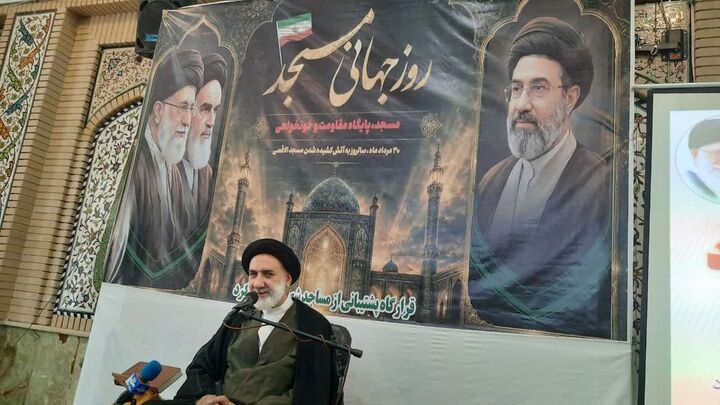 مسجد باید به پایگاه هدایت، مقاومت و پیوند مردم با ارزش‌های دینی تبدیل شود