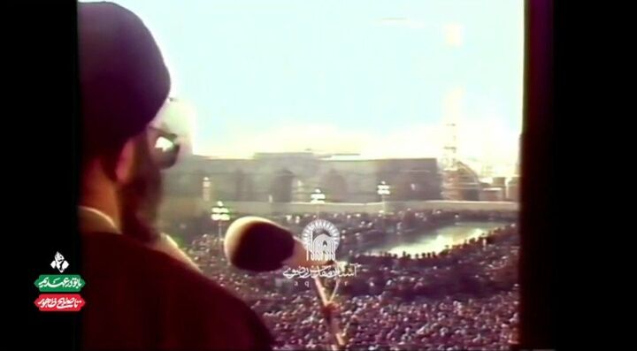 تصاویری منتشر نشده از سخنرانی رهبر شهید انقلاب در حرم مطهر رضوی