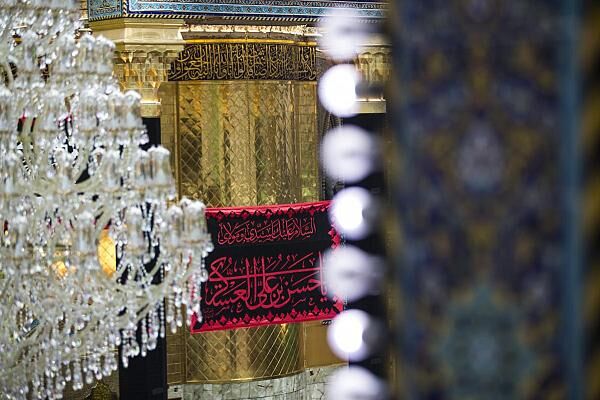 حرم حضرت عباس(ع) در سالروز شهادت امام حسن عسکری(ع) سیاه پوش شد