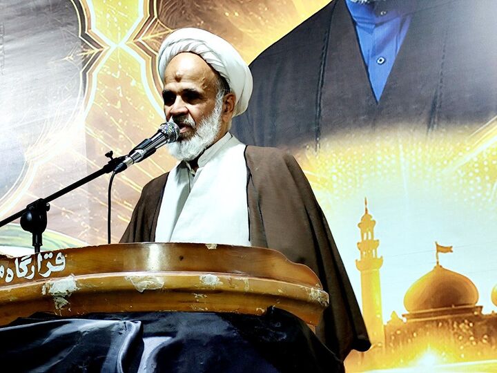 شیعه و سنی در مقابل دشمن مشترک ید واحد باشند