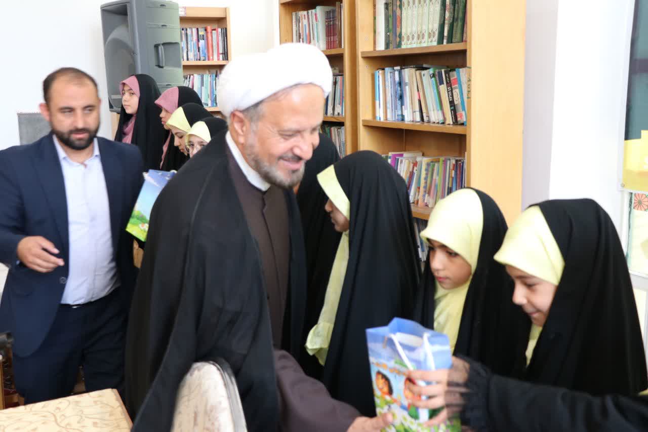 اعضای کانون فرهنگی مسجد محمد رسول الله ارومیه، پابوسی مشهد الرضا را از رئیس ستاد گرفتند