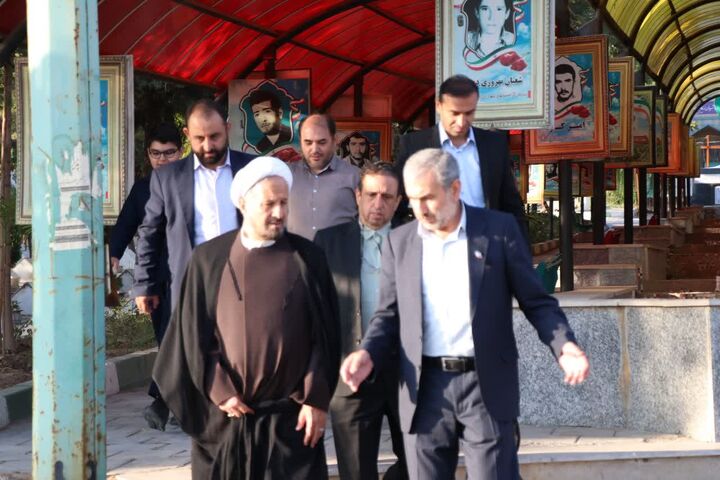 رئیس ستاد کانون‌های مساجد کشور با شهدای ارومیه تجدید میثاق کرد