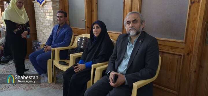 «سجده‌های هنری»؛ روایت رنگی کودکان ساروی از نماز برمدار کتاب