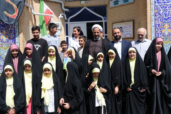 اعضای کانون فرهنگی مسجد محمد رسول الله ارومیه، پابوسی مشهد الرضا را از رئیس ستاد گرفتند