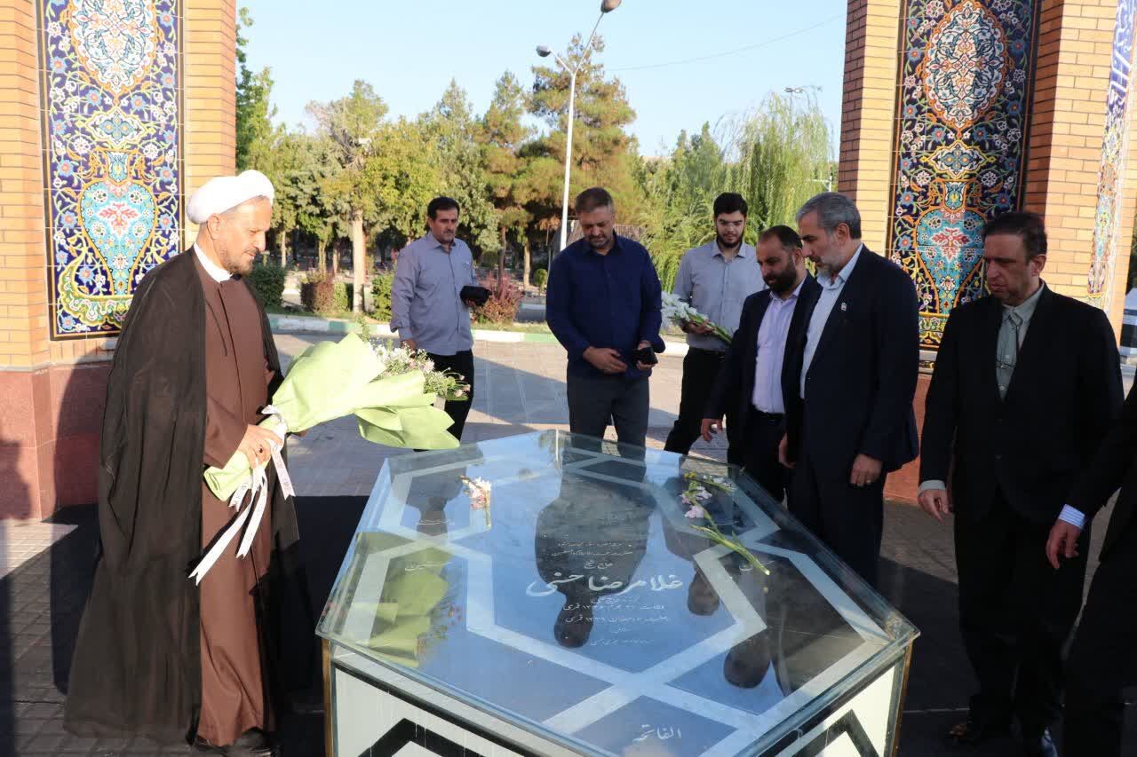 رئیس ستاد کانونهای مساجد کشور با شهدای ارومیه تجدید میثاق کرد