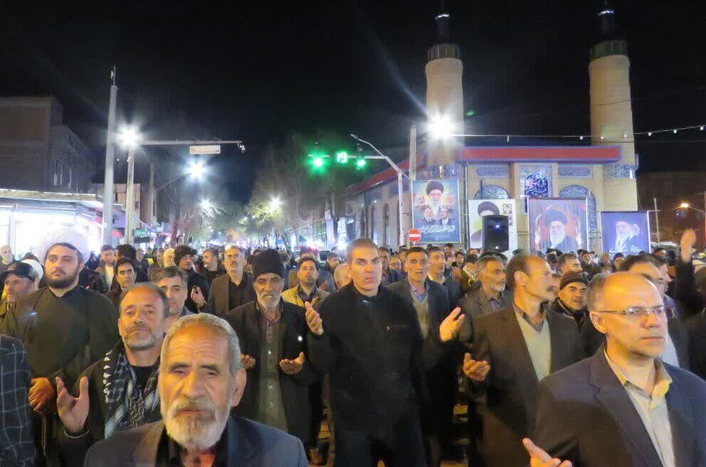 الگوی مسجدمحوری با حماسه خیابان از حرف و شعار به عمل تبدیل شد