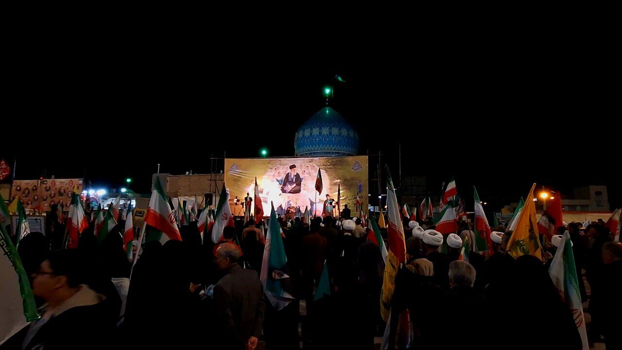 الگوی مسجدمحوری با حماسه خیابان از حرف و شعار به عمل تبدیل شد