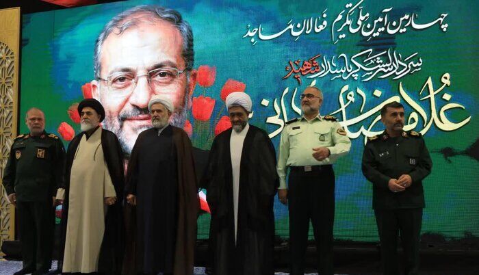 مسجد پایگاه مقاومت فرهنگی است