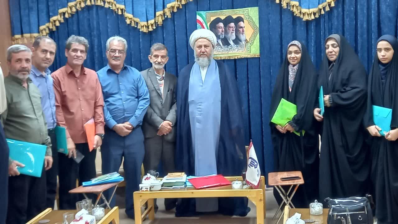 مسجد باید به محور حل مسائل محله تبدیل شود/ تأکید امام جمعه آران و بیدگل بر پیوند مسجد، خانه و مدرسه