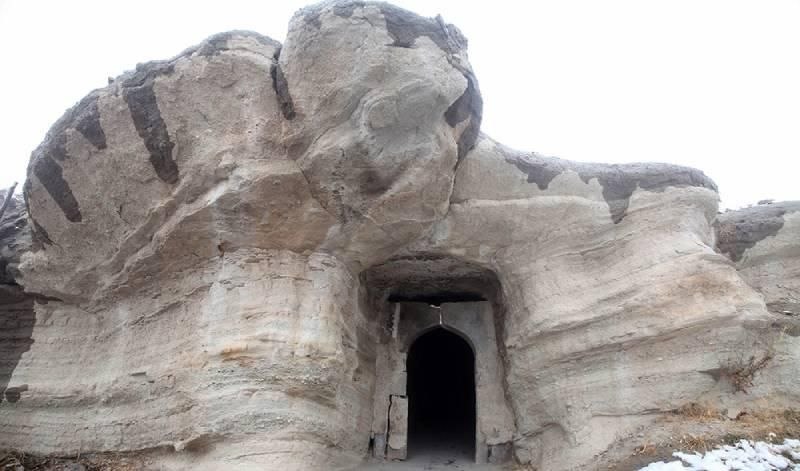 مساجد عجیب ایران؛ از مسجدی در دل غار تا مسجدی که شبیه معبد هندی است