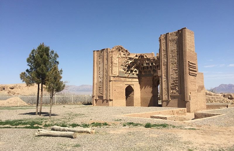 مساجد عجیب ایران؛ از مسجدی در دل غار تا مسجدی که شبیه معبد هندی است
